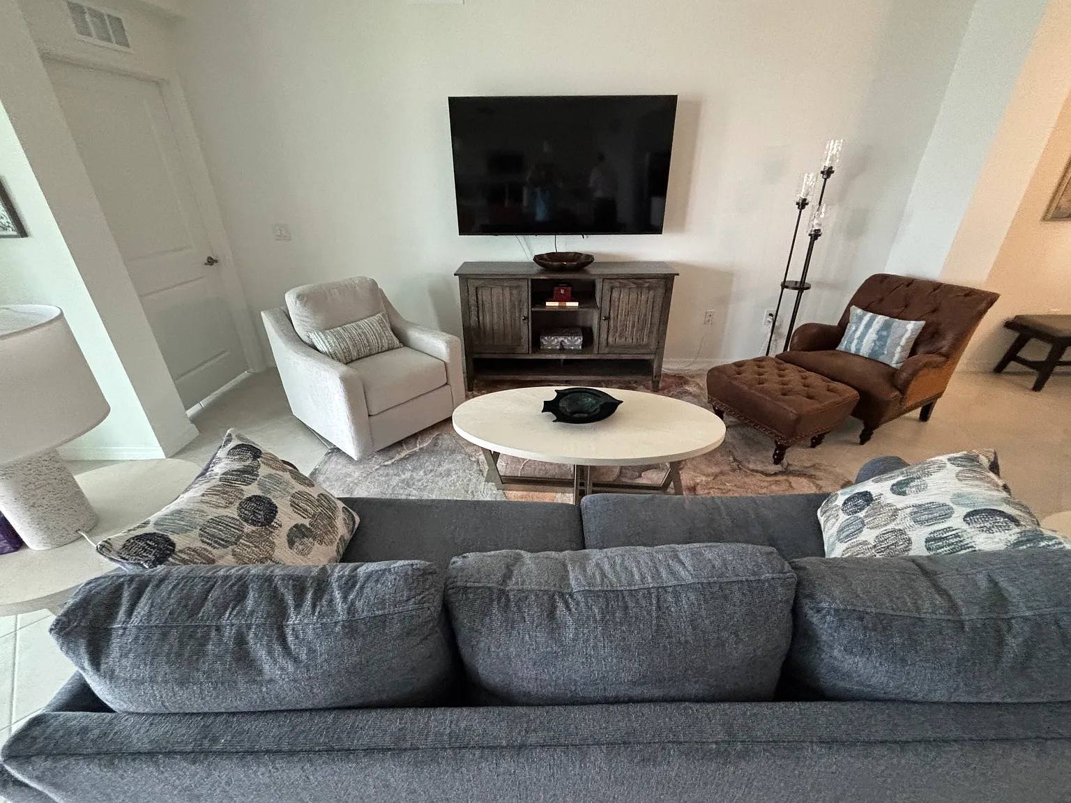 3 bed, 1741 sqft, $5,000 — Photo 3