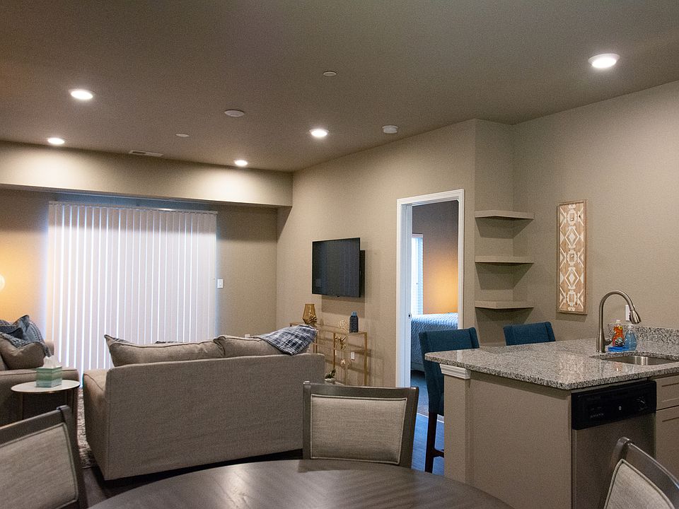 Living Area, Kitchen and Dining at Veranda Vistas