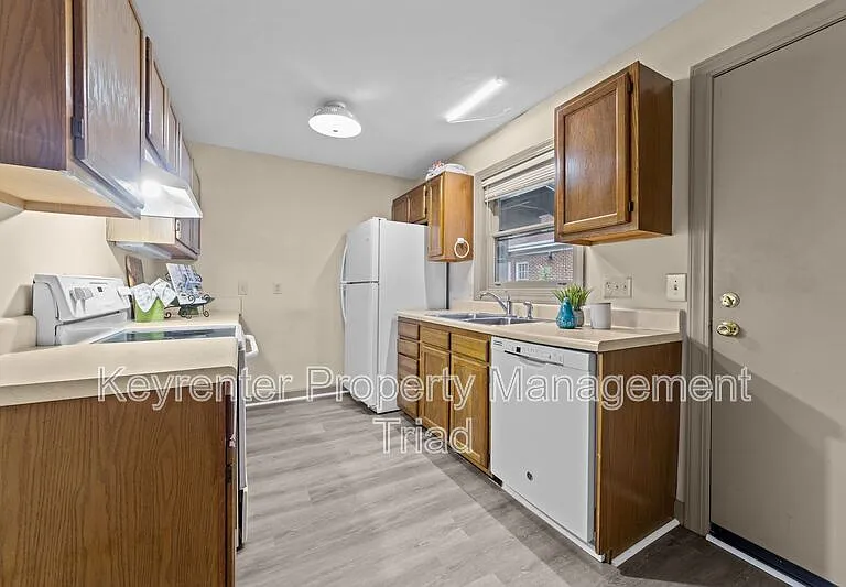 211 McIver St #A — Photo 7