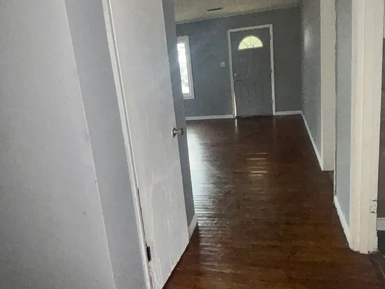 205 Warren St — Photo 4