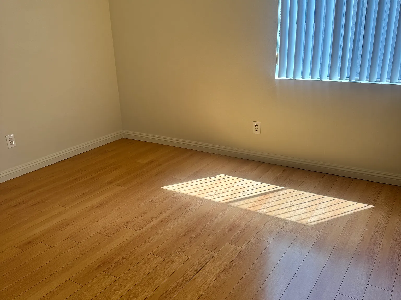 2 bed, 1000 sqft, $2,500 — Photo 4