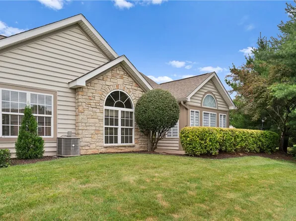 1701 Heather Heights Dr, Crescent, PA 15046