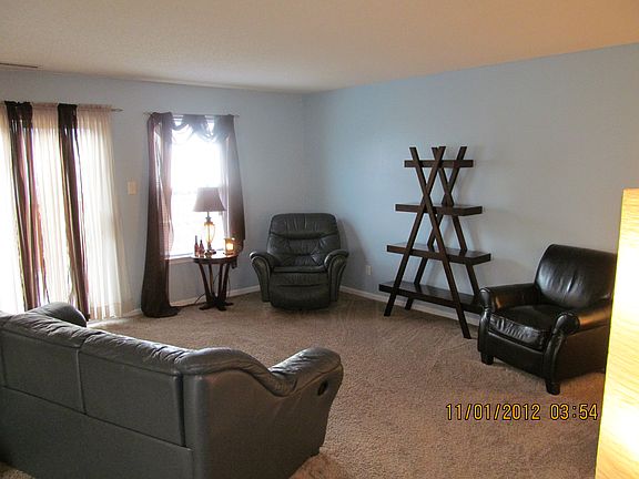 Living Rm leads to Deck