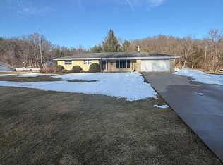 19420 Mud Lake Rd, Dubuque, IA 52001