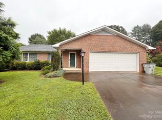 707 Pennell St NE, Lenoir, NC 28645