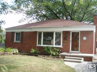 26100 Cubberness St, Saint Clair Shores, MI 48081