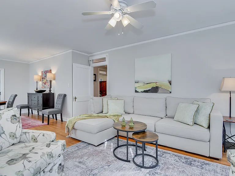 2631 Oakland Ave — Photo 8