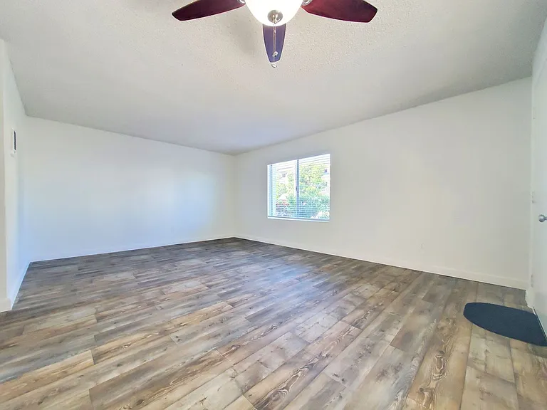 4221 4th Ave — Photo 4