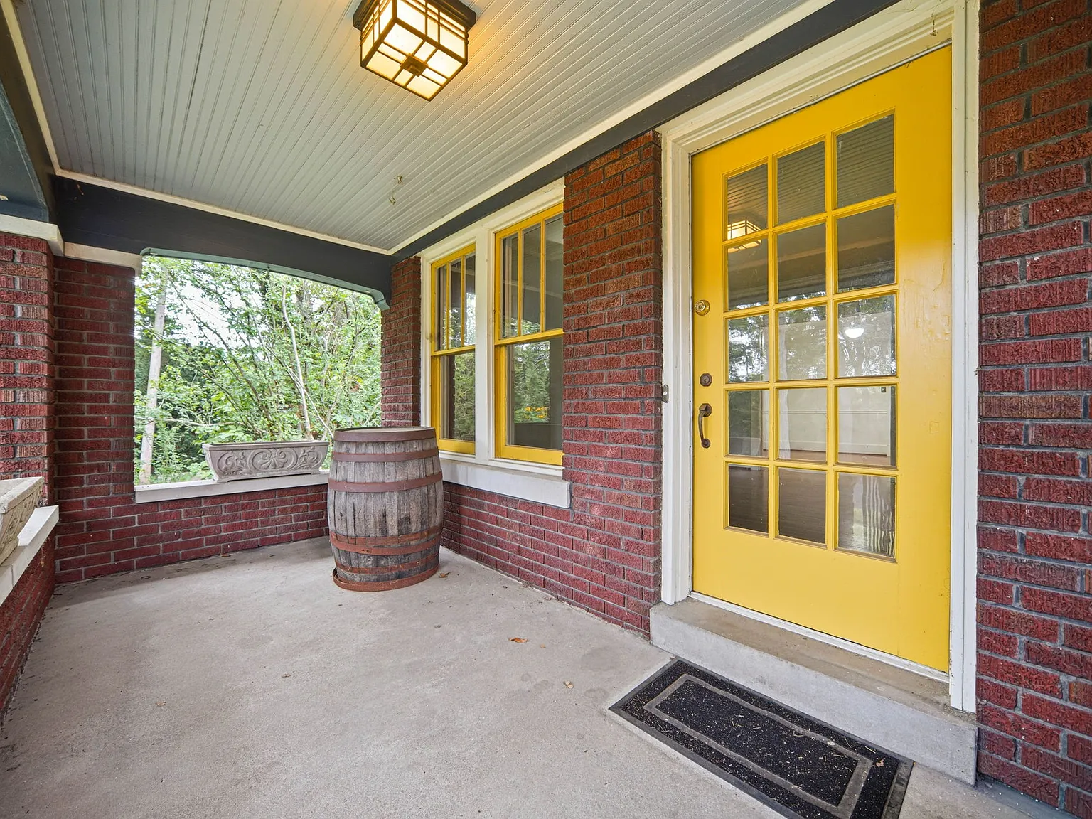 3 bed, 2500 sqft, $2,500 — Photo 3