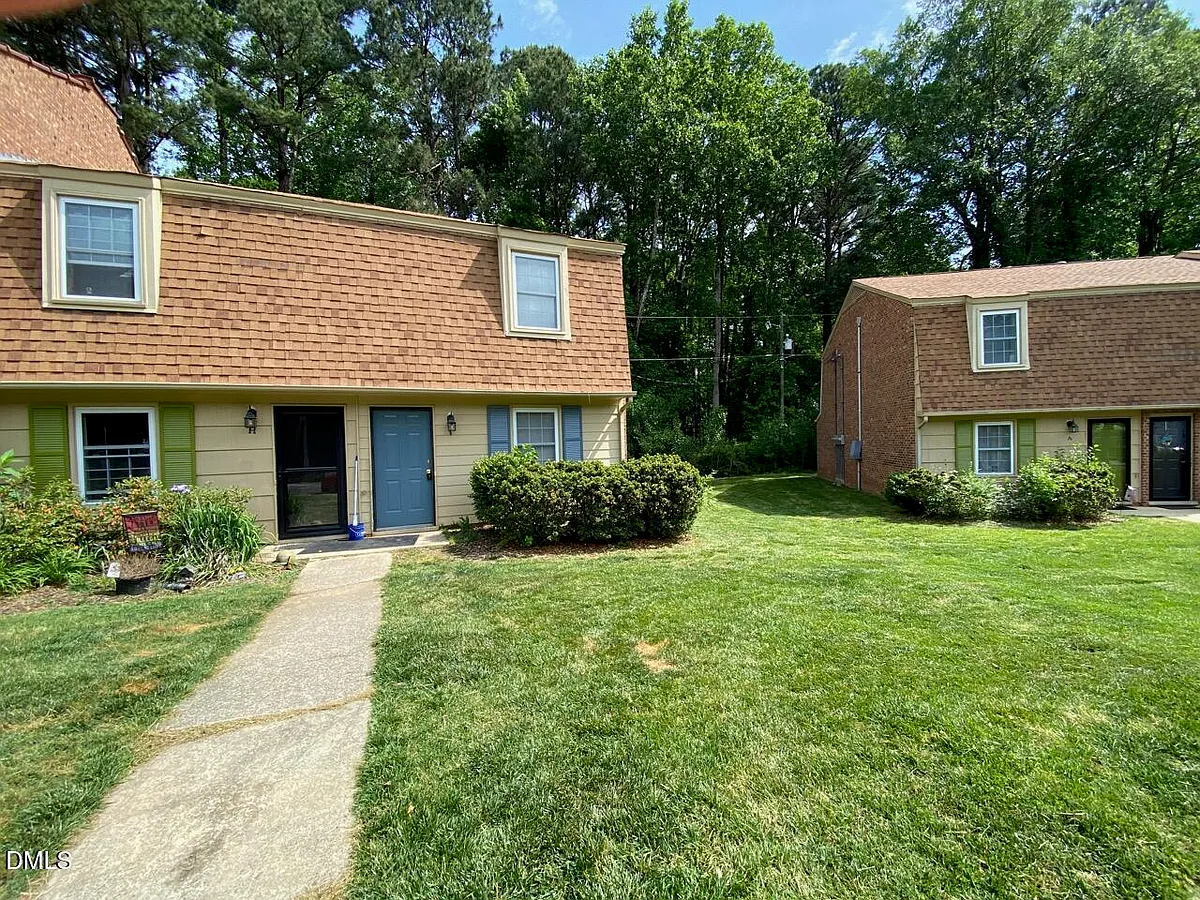 Building Photo - 4706 Blue Bird Ct #I