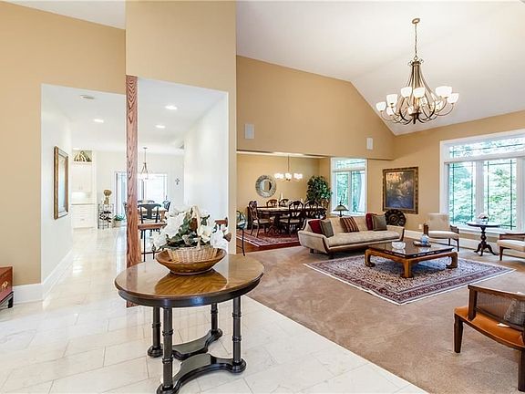 4th image of 21 Harrington Dr