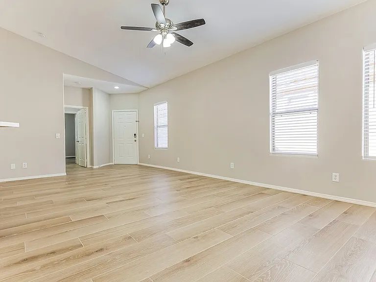 2741 N Kenton — Photo 7