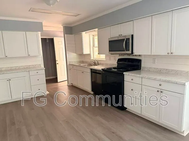 1914 Ridgewood Rd — Photo 5