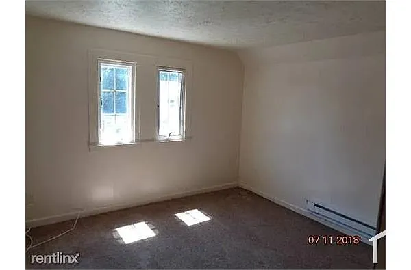 Building Photo - 26 Hertel St