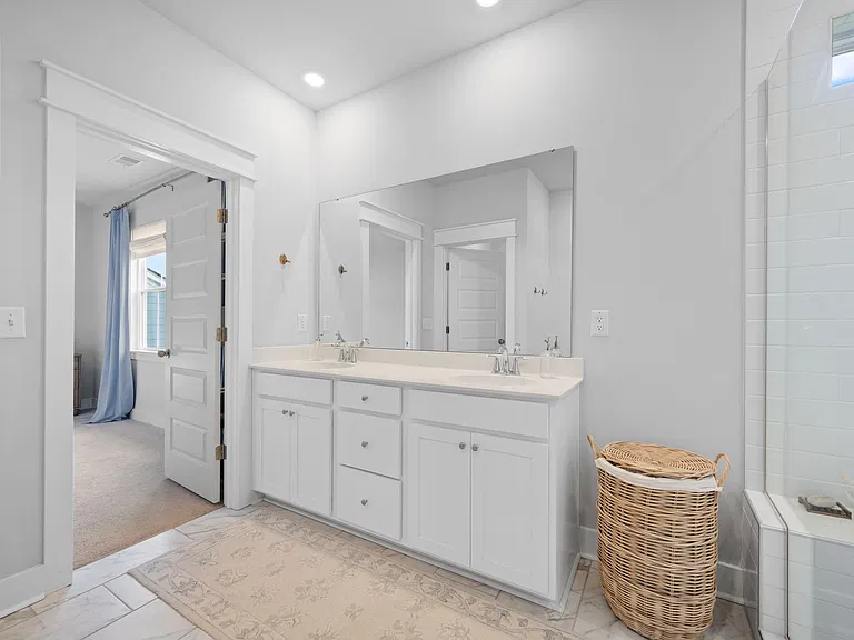 131 Archdale St — Photo 24