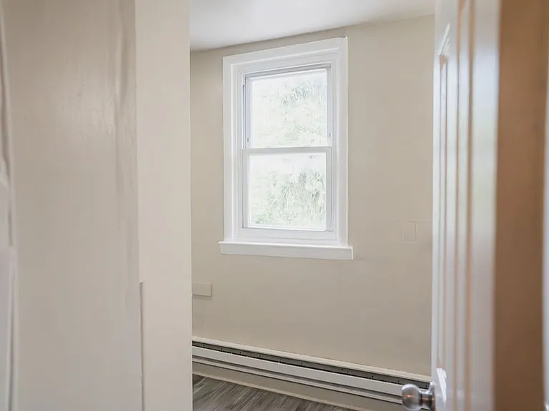 425 W Gordon St — Photo 8