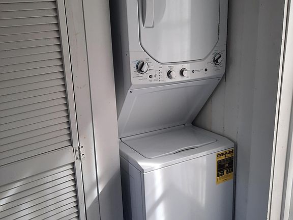 3rd image of 1135 Philip St APT 2