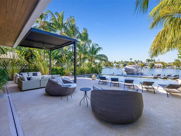 200 W Rivo Alto Dr — Photo 8