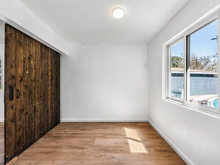 442 Lightcap St — Photo 16