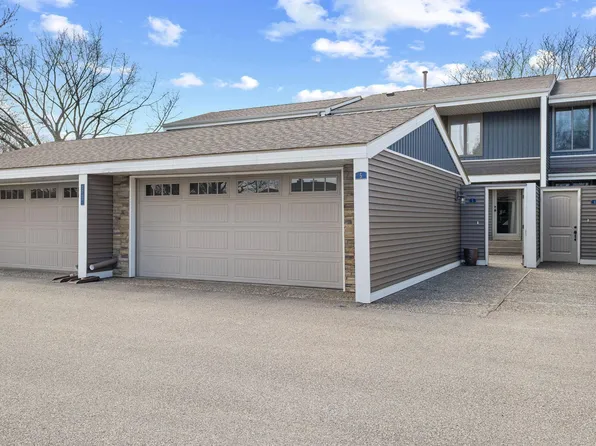 2737 Mackubin St APT 5, Roseville, MN 55113