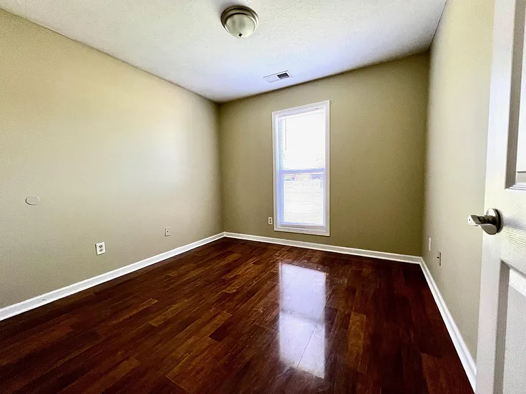 128 Norwich Cv — Photo 9