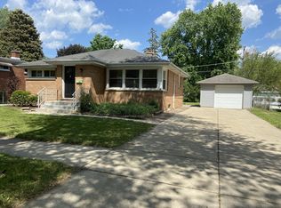 1159 Mohawk Dr, Elgin, IL 60120