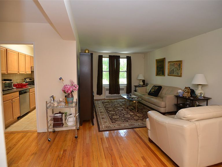 194 Smith St Freeport, NY, 11520 Apartments for Rent Zillow