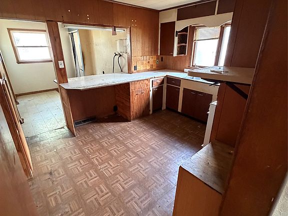 5th image of 211 S Park St