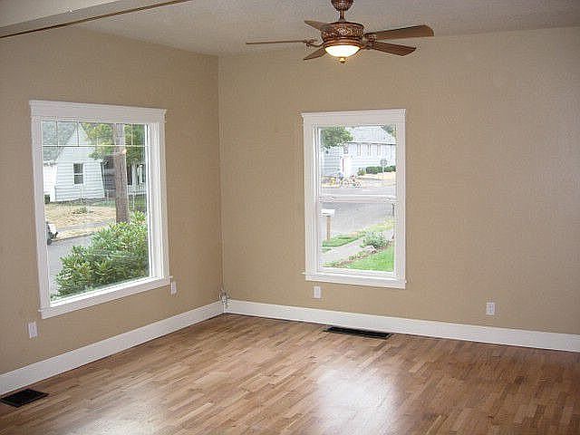 2nd image of 2311 Grant St
