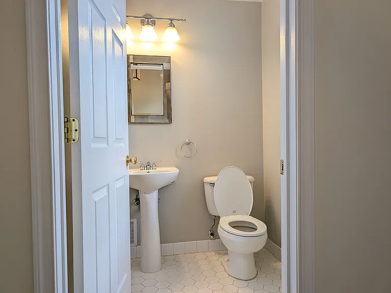 21 York Rd — Photo 12