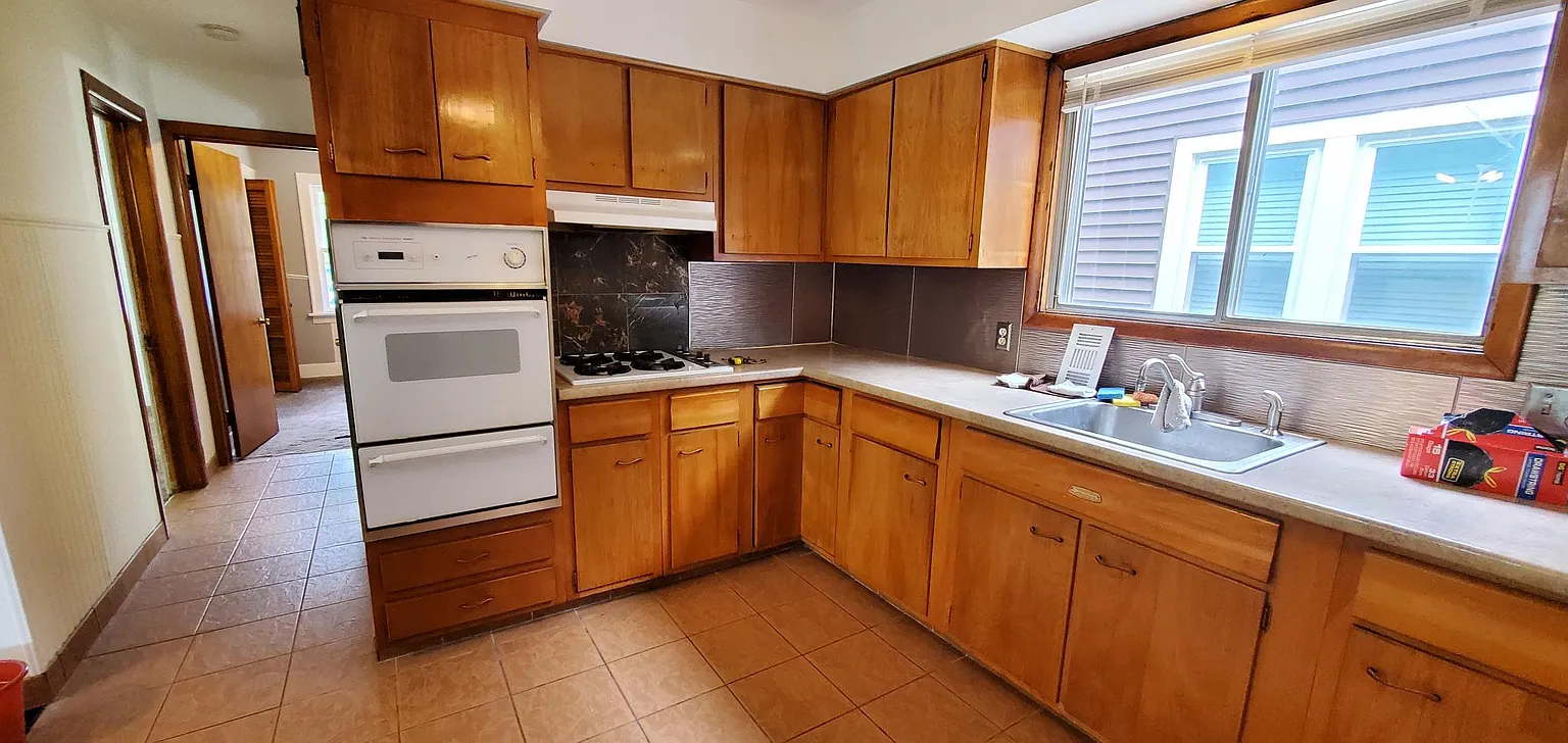 180 Crystal Ave photo 1