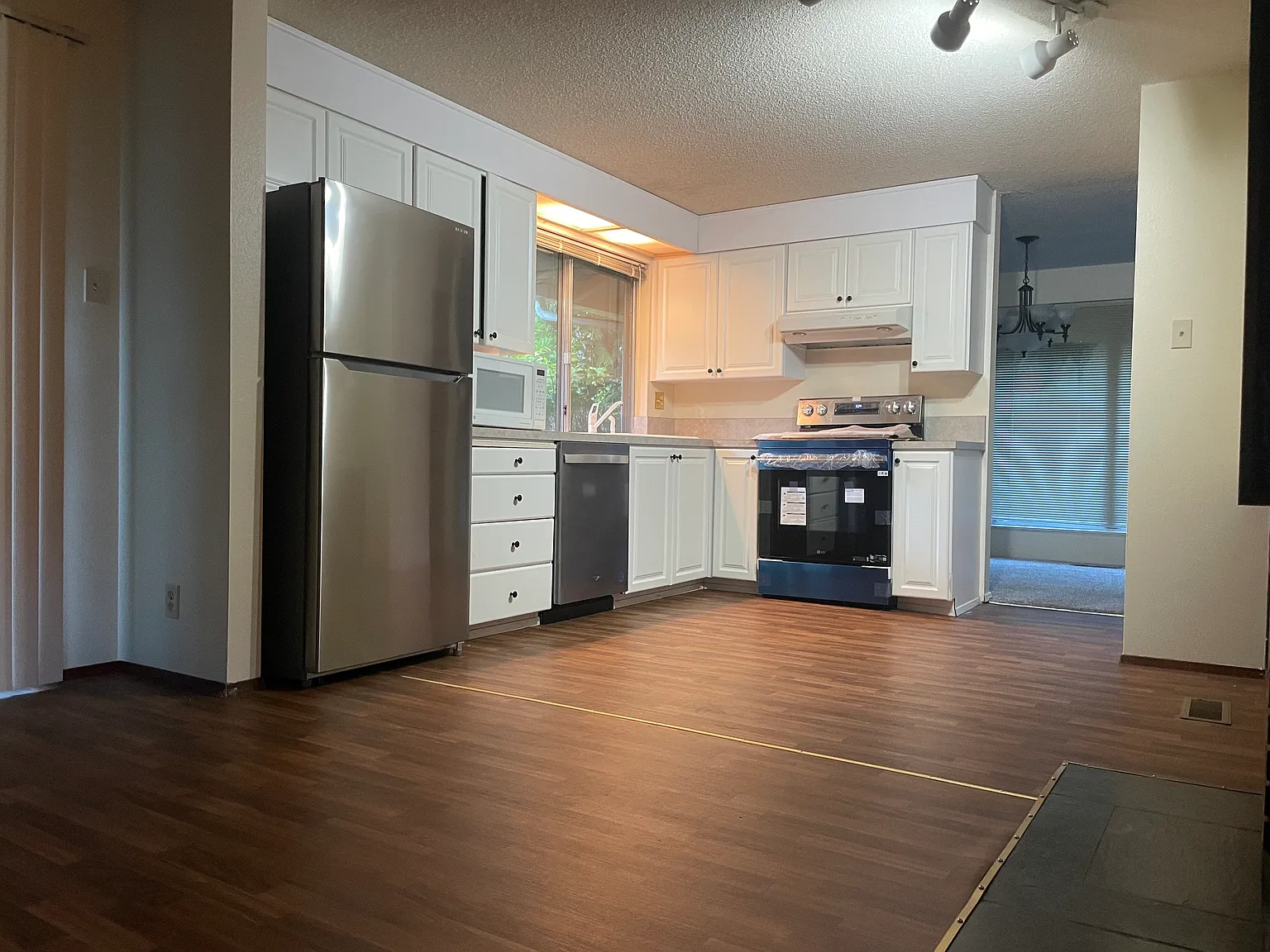 3 bed, 1600 sqft, $3,700 — Photo 2