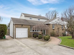 188 Wickham Rd, Garden City, NY 11530