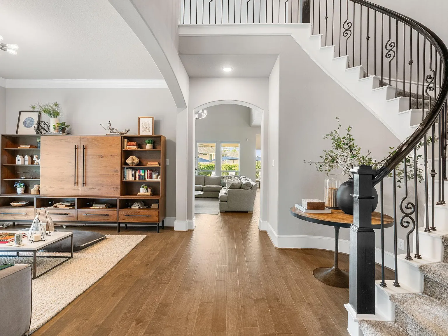 5 bed, 5.5 bath, 3564 sqft, $6,500 — Photo 4
