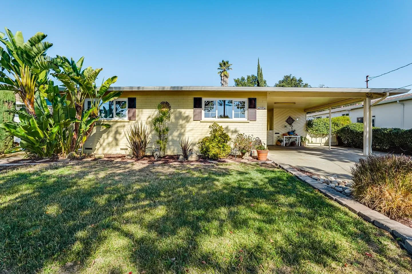 160 El Campo Dr photo 1