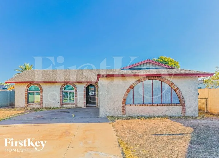 2518 E Don Carlos Ave — Photo 1