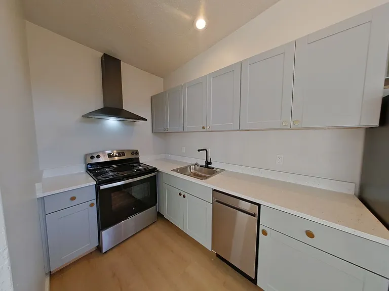 University Manor - Newly Renovated Units just a short walk from Campus! — Photo 89