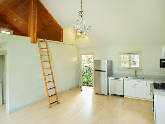 5th image of 1020 Bay St APT A