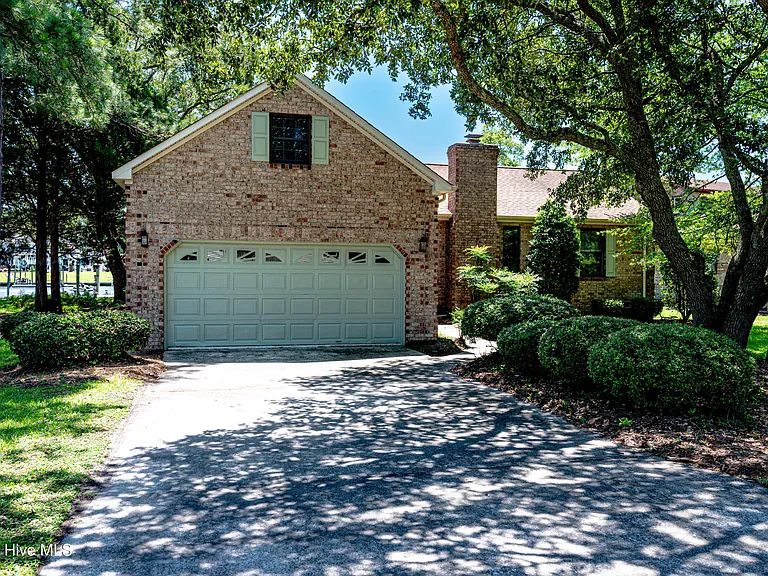 5722 Gondolier Dr — Photo 2