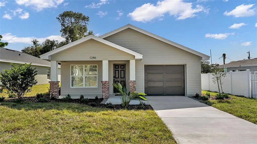 3 bed, 2.0 bath, 1484 sqft, $2,300 — Photo 1