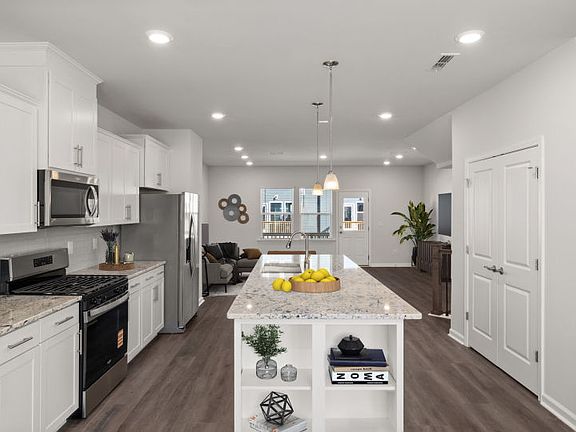 Large Kitchen with Amazing Island