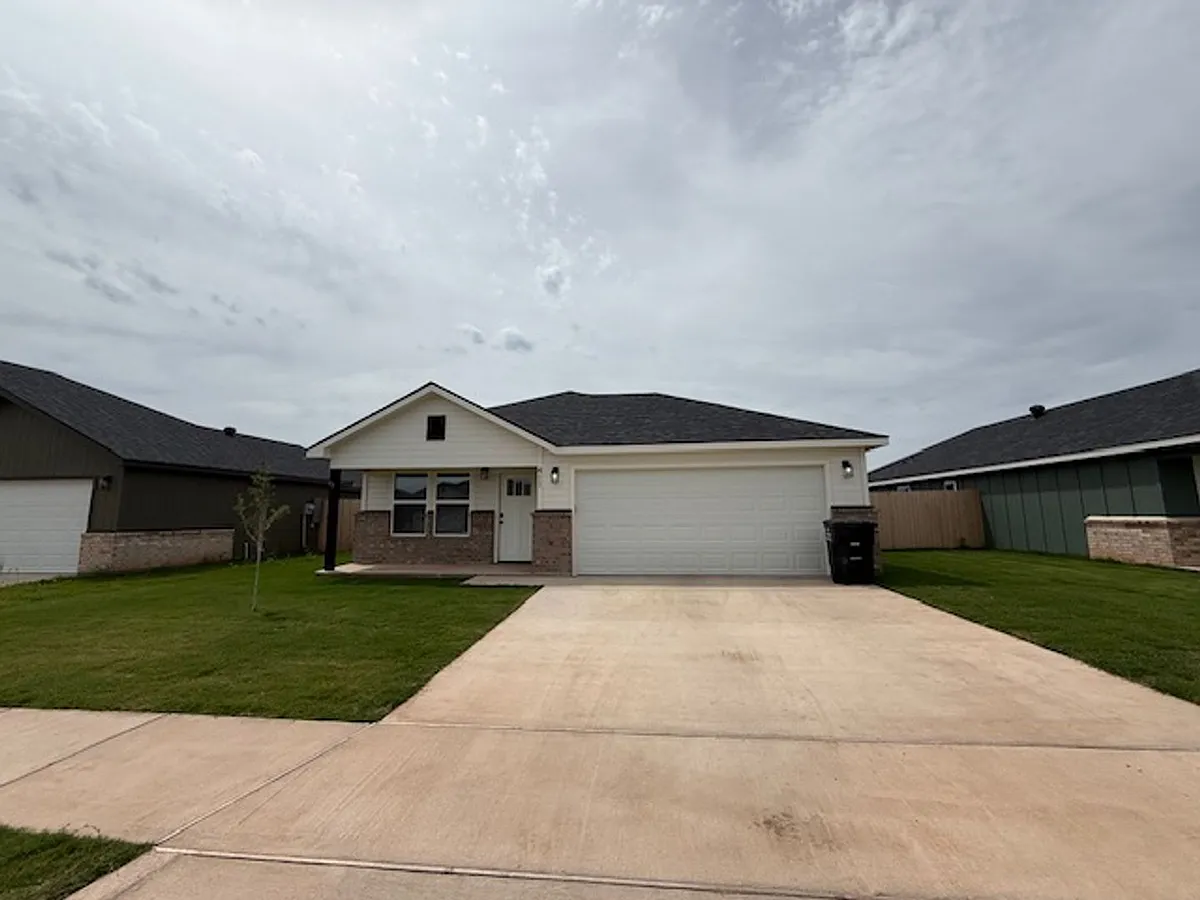 Building Photo - 411 Goa Way