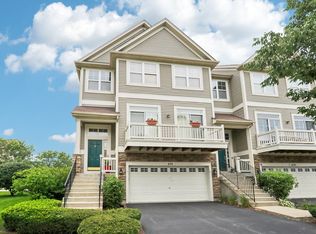 674 Shoreline Dr, Grayslake, IL 60030