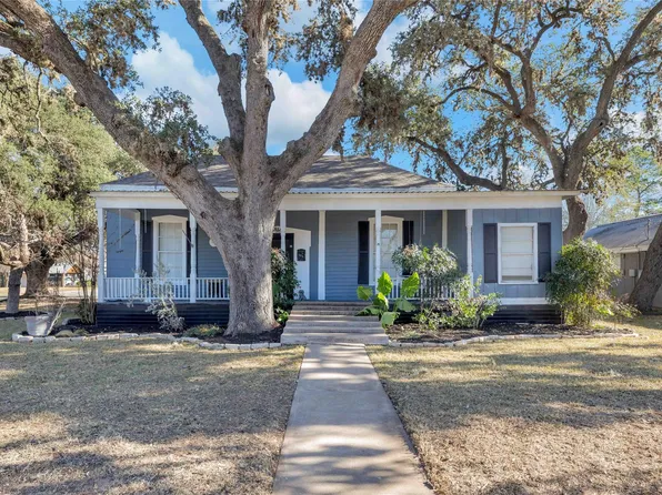 611 S Franklin St, La Grange, TX 78945