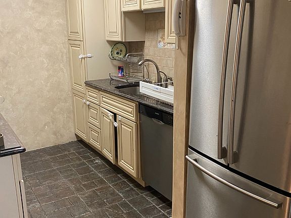 4th image of 40 Brighton 1st Rd APT 3J