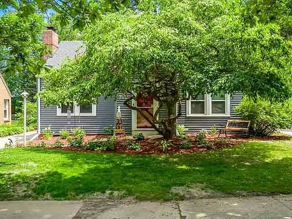 2nd image of 311 N Oak Knolls Ave