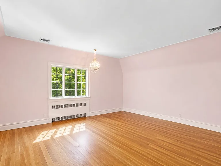 72 Hampton Rd — Photo 17