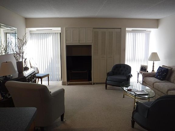 5th image of 55 Tall Oaks Dr Unit 401