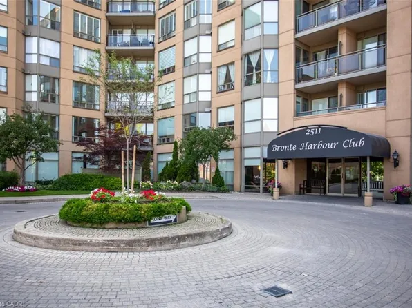 2511 Lakeshore Rd W #207, Oakville, ON L6L 6L9