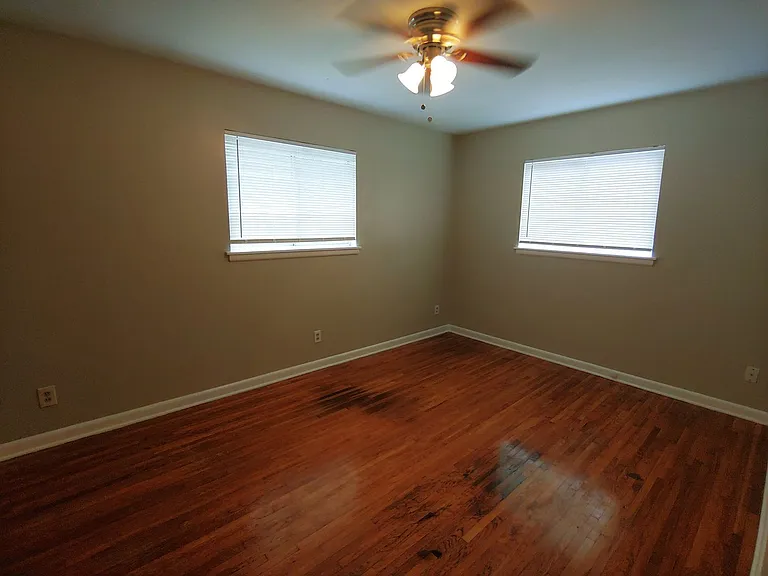 10005 Raymond Dr — Photo 14